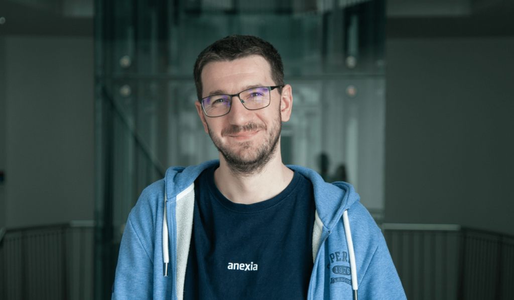Ein Bild von Anexianer Harald Nezbeda zu seinem Vortrag "Building Better APIs: From Django to Client Libraries with OpenAPI